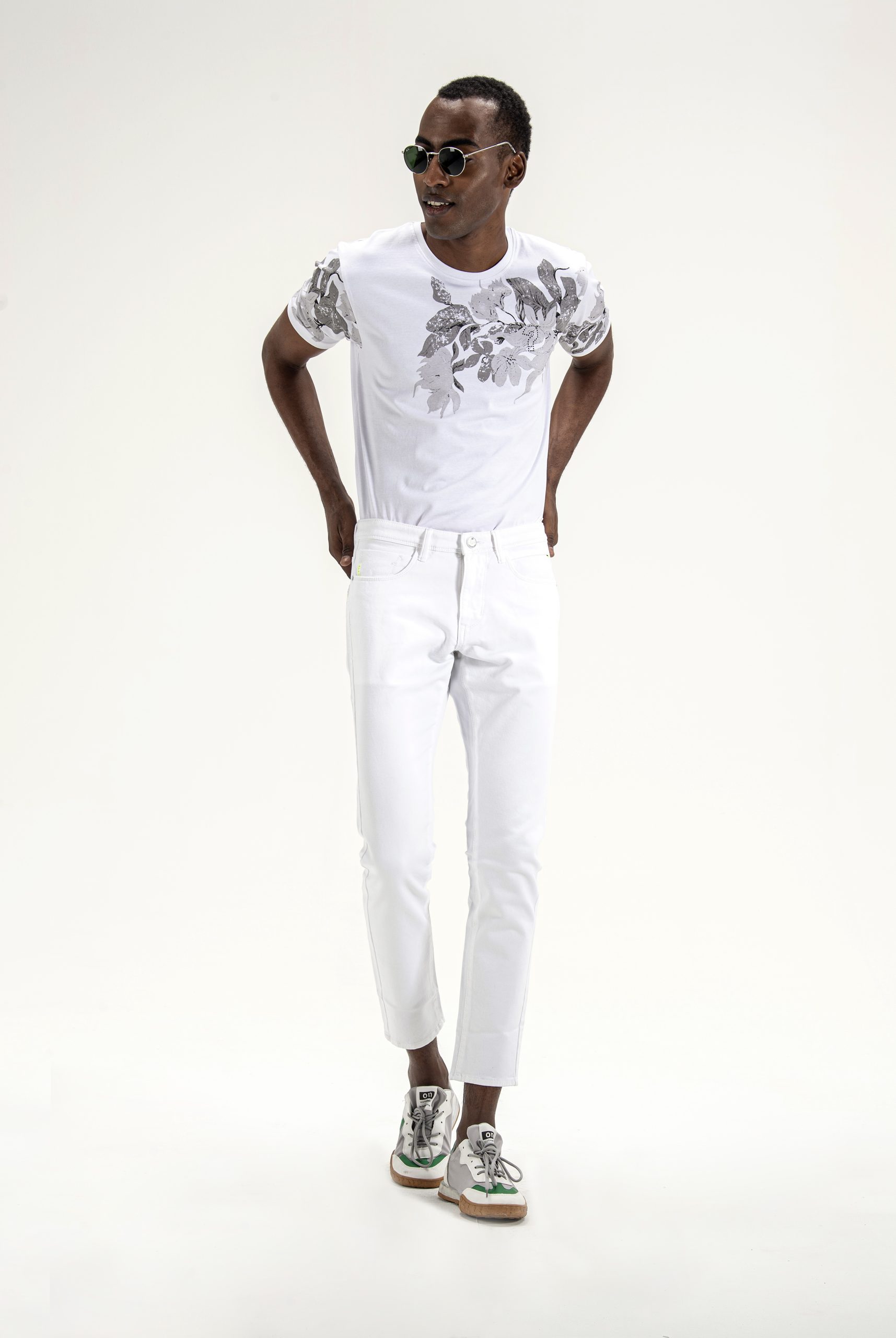 White round neck T shirt