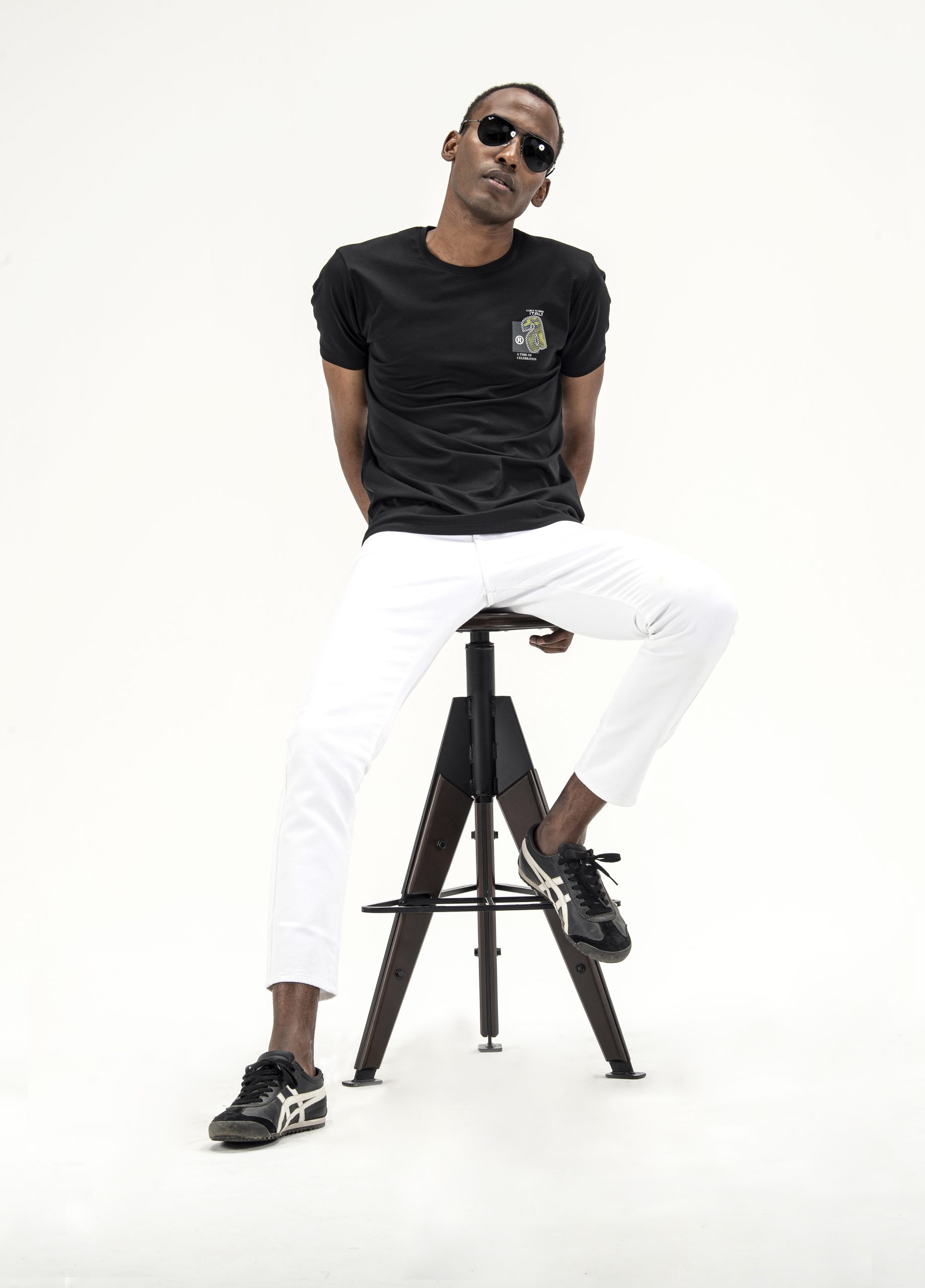 Black round neck T shirt